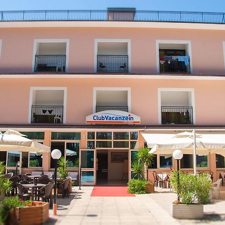 Club Vacanze In Червія Екстер'єр фото
