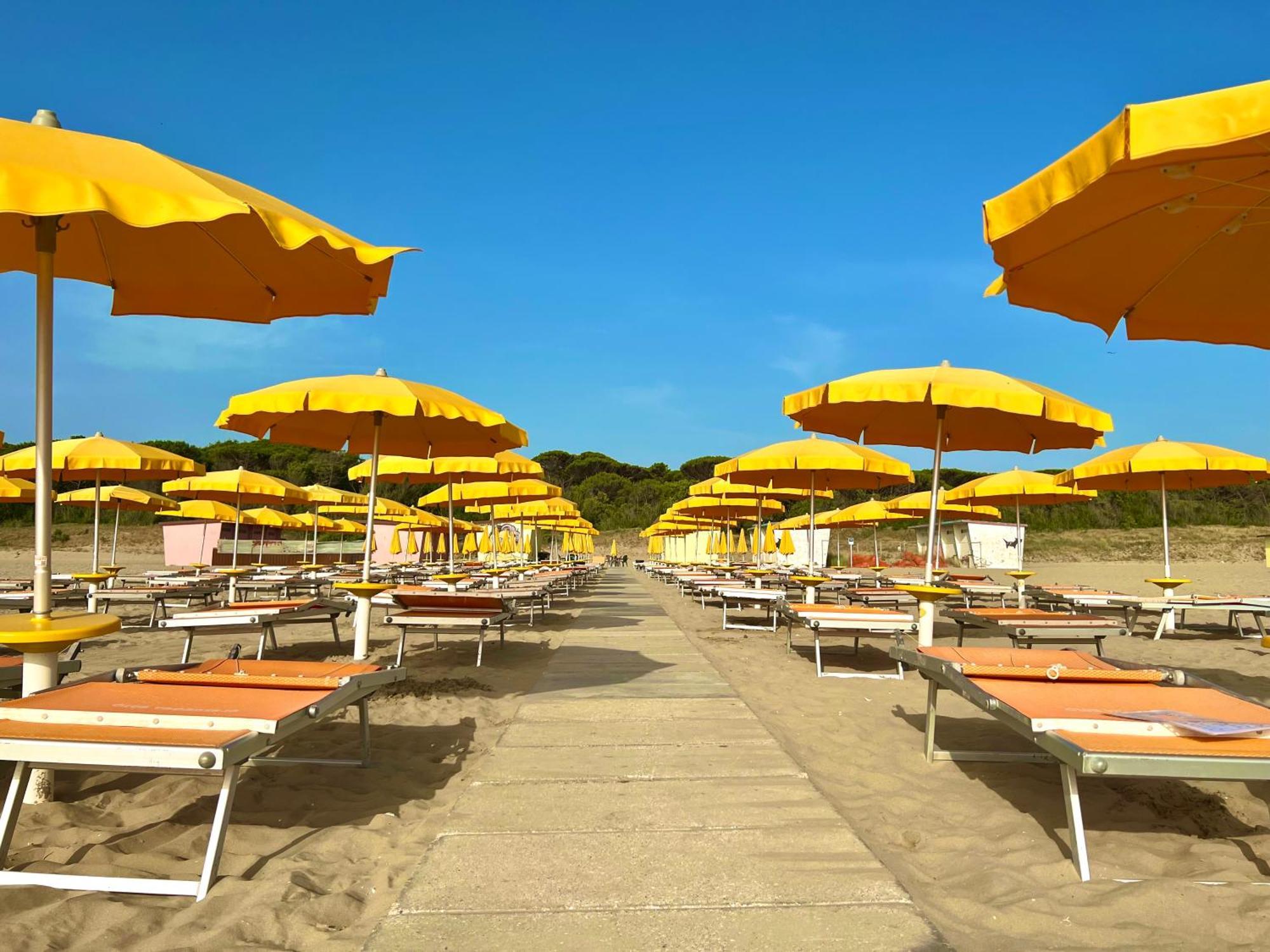 Club Vacanze In Червія Екстер'єр фото