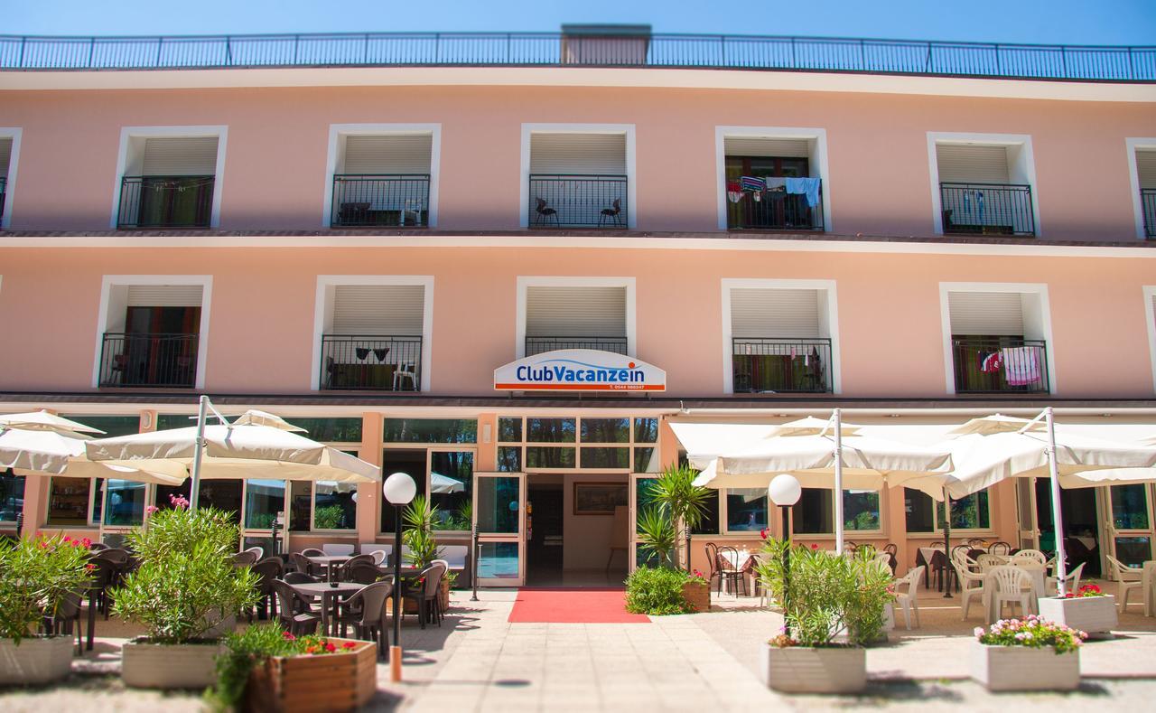 Club Vacanze In Червія Екстер'єр фото