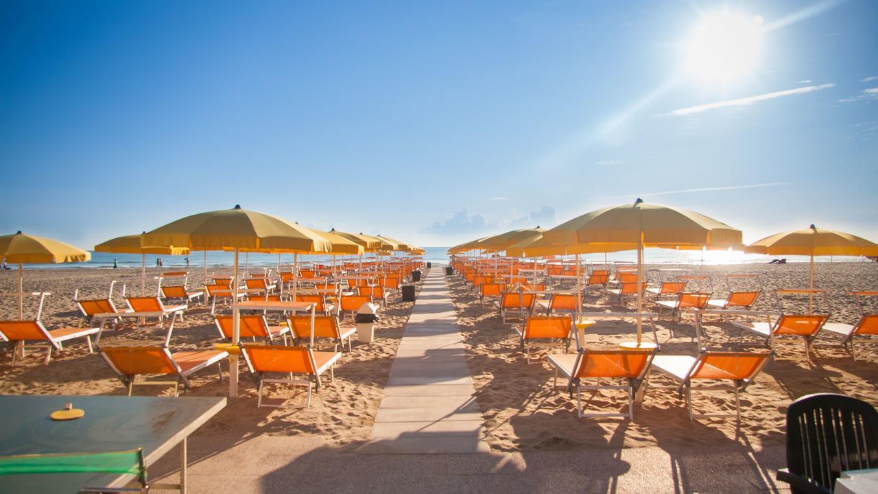 Club Vacanze In Червія Екстер'єр фото